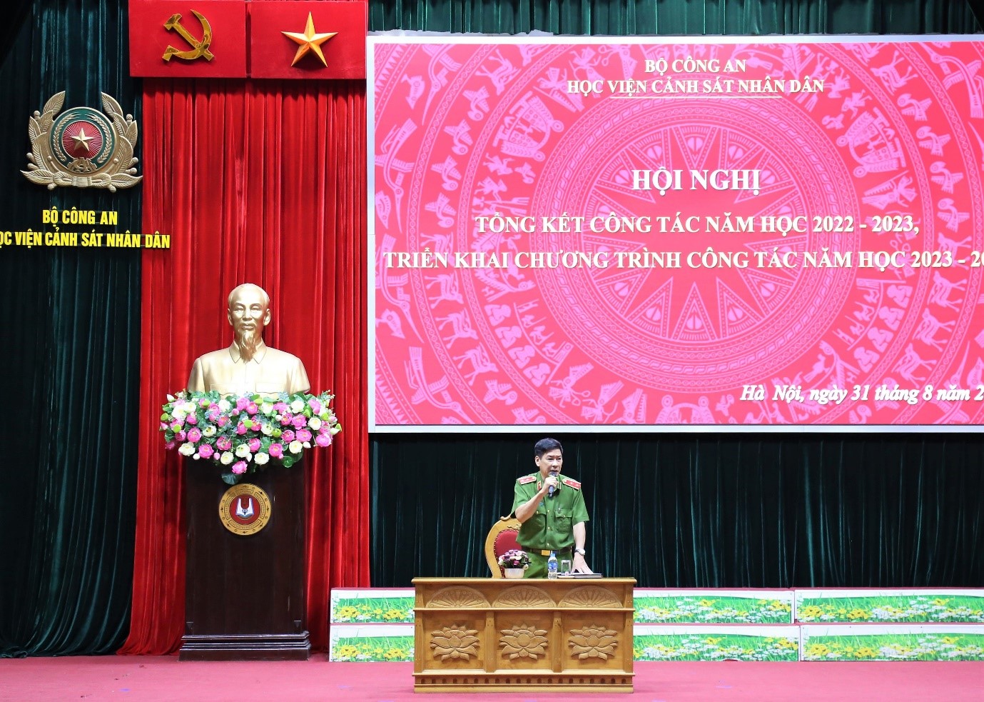 Trung tướng, GS. TS Trần Minh Hưởng, Giám đốc Học viện phát biểu tại Hội nghị