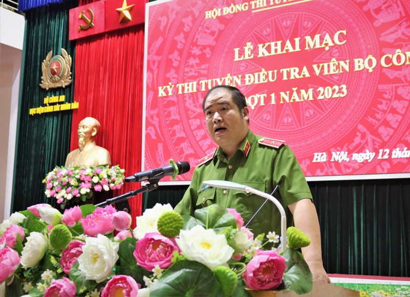Thiếu tướng, TS. Chử Văn Dũng - Phó Giám đốc Học viện phát biểu tại buổi lễ